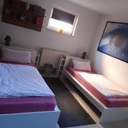 Zimmervermietung Bully Appartement Meyenburg  Buitenkant foto