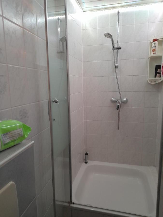 Zimmervermietung Bully Appartement Meyenburg  Buitenkant foto